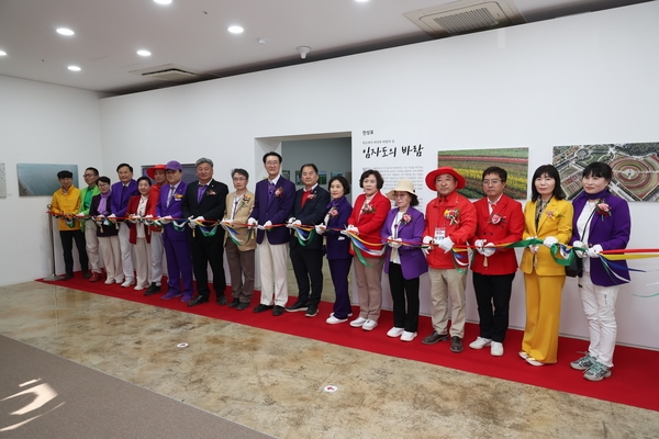 2024.04.05      한상표 작가 드론 사진전 개막식 1