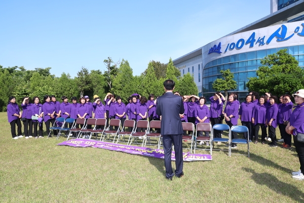 2024.05.20_신안문화원 문화유산탐방(자은면 여성단체)선진지견학 격려 3