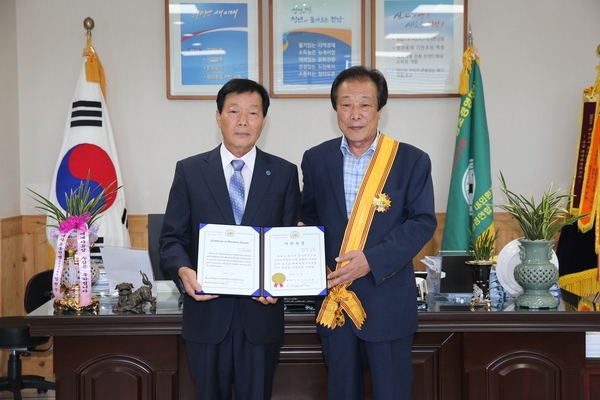 고길호 신안군수, 한국자유총연맹 ‘국제 자유장’ 수상 1