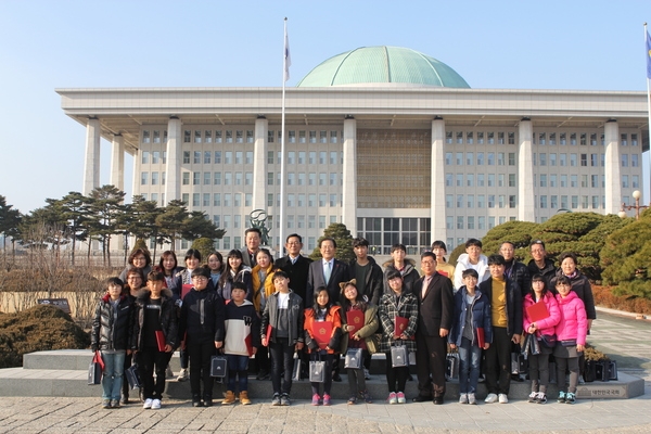 신안군 섬마을 초등학생 19명, 국회의장 표창 받아 4