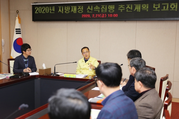 신안군, 상반기 신속집행 추진계획 보고회 개최..'재정집행 총력 대응을 통한 지역경제 활성화'  3