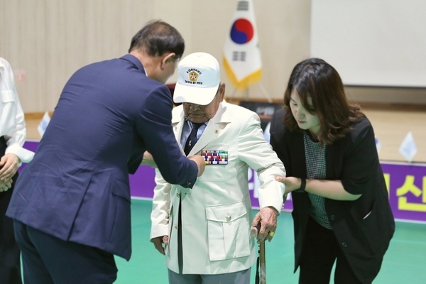 신안군, ‘6.25전쟁 제73주년 기념행사’ 개최..'나라를 위해 희생한 6.25참전 영웅들께 존경과 감사의 시간 가져'    3