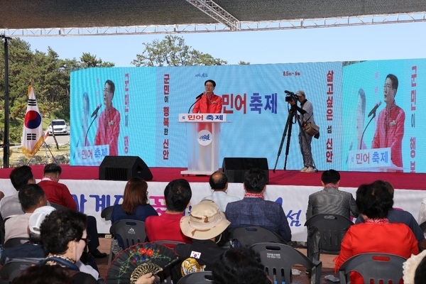 신안군 섬 민어 축제 무더위 속에 대성공!..'여름 보양식 민어 맛보러 관광객 몰려' 1